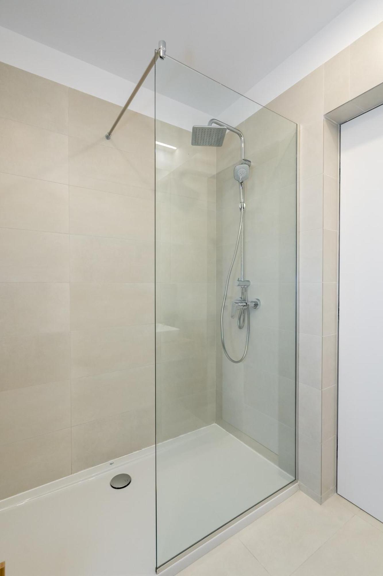 Botanlque 1br In Business Centre *