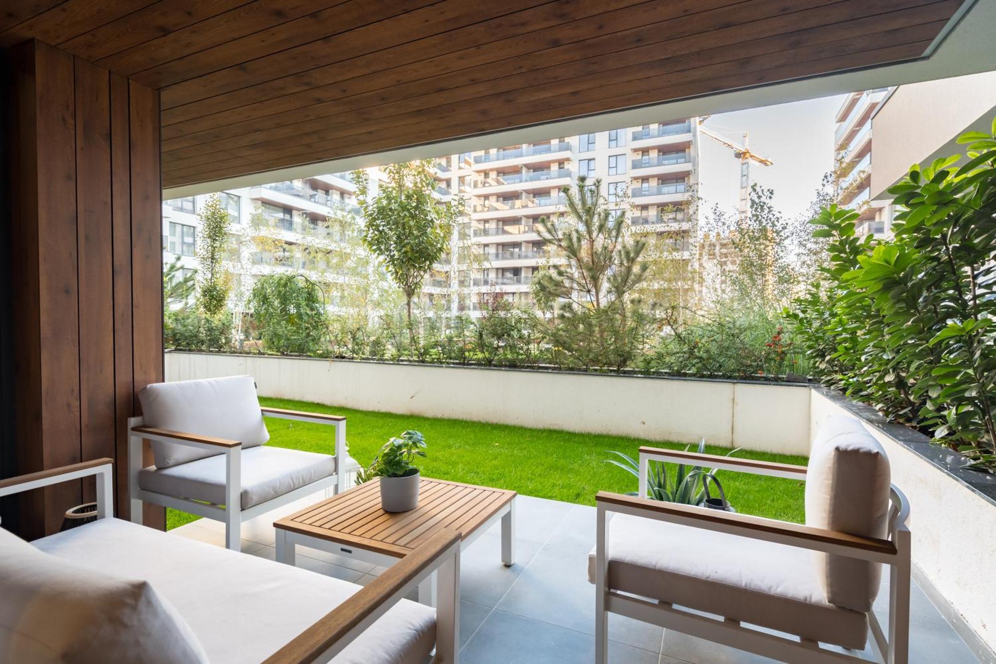 Apartment Botanlque 1br In Business Centre *